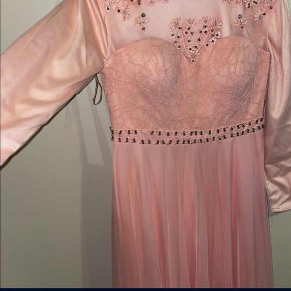 Woman wedding dress very nice and beautiful color - Picture 1 of 3